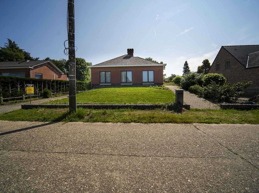 Deze ruime woning bevindt zich vlakbij het centrum van Aarschot, nabij winkels en met goede verbindingen naar openbaar vervoer en snelwegen.&lt;br /&gt;
Gel